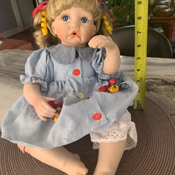 Crying Kayla Porcelain Doll. The Hamilton Collection - Picture 6 of 11